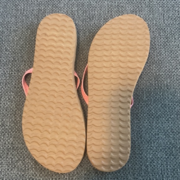 Billabong Flip Flops - Picture 2 of 2
